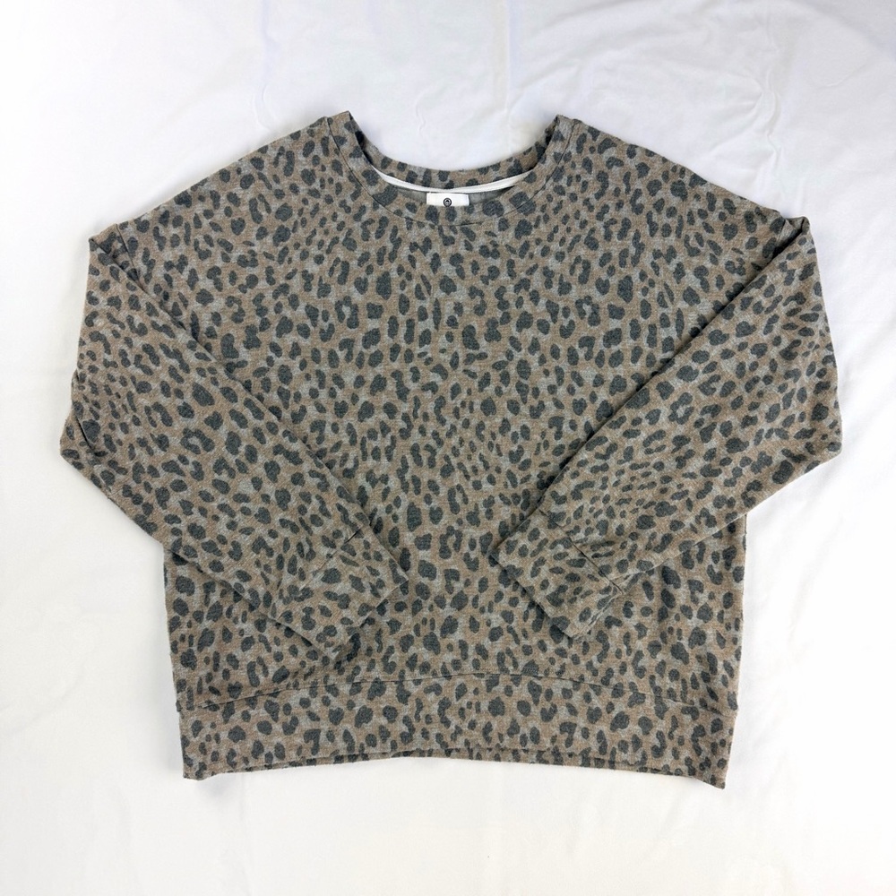 SUNDRY Grey Leopard Print Women's Pullover Top Size 2 Medium (Like New) - Picture 3 of 12
